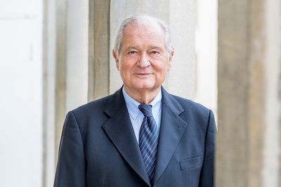 Jörg Rüdiger Siewert receives the University Medal