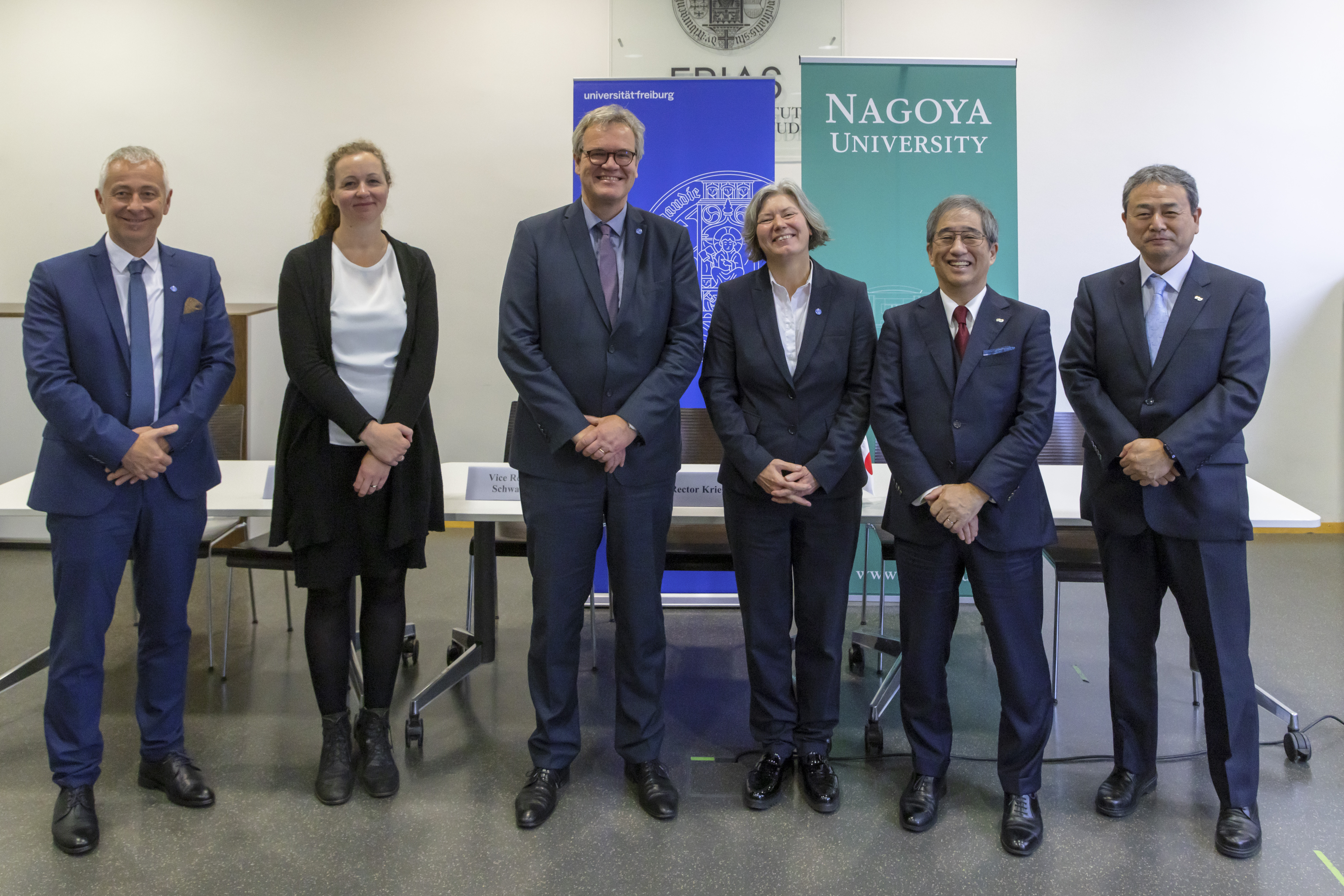 Signing the partnership agreement: for Nagoya University Vice President Prof. Dr. Norimi Mizutani and President Prof. Dr. Naoshi Sugiyama and for the University of Freiburg Rector Prof. Dr. Kerstin Krieglstein, Vice Rector of Teaching and Learning Prof. Dr. Michael Schwarze, former Vice Rector of Internationalisation and Sustainability Prof. Dr. Daniela Kleinschmit, and Vice Rector for Research and Innovation Prof. Dr. Stefan Rensing (r to l)