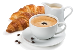 Kaffee, Croissant, kollegialer Austausch