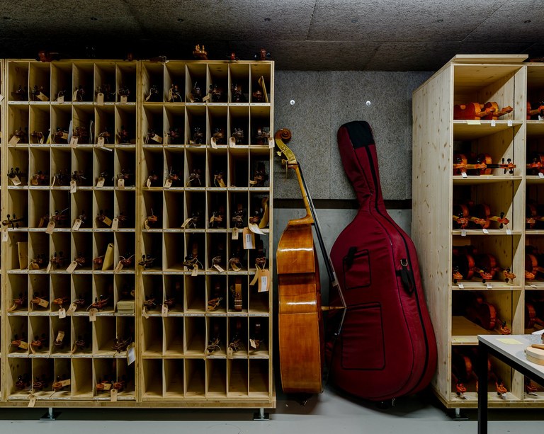 Blick in eine Geigenbau-Werkstatt. Foto: Fabian Stransky