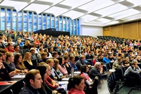 Zwölf Vorlesungen, zehn Fakultäten, eine Universität 